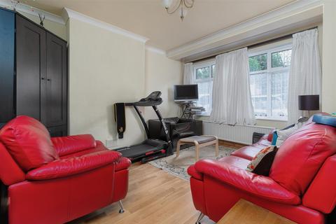 32 Braemar Avenue, South Croydon, CR2 0QA