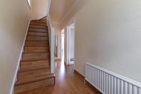 32 Braemar Avenue, South Croydon, CR2 0QA