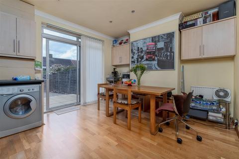 32 Braemar Avenue, South Croydon, CR2 0QA