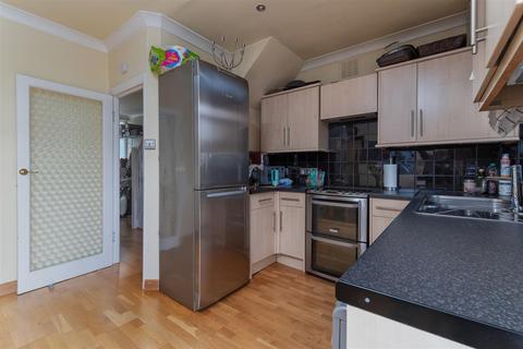 32 Braemar Avenue, South Croydon, CR2 0QA