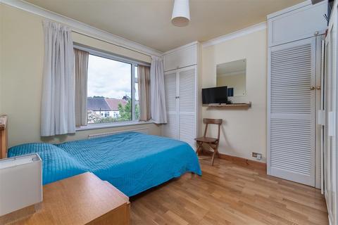 32 Braemar Avenue, South Croydon, CR2 0QA