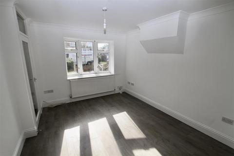 3 bedroom terraced house to rent - Philpott Avenue, Southend-On-Sea