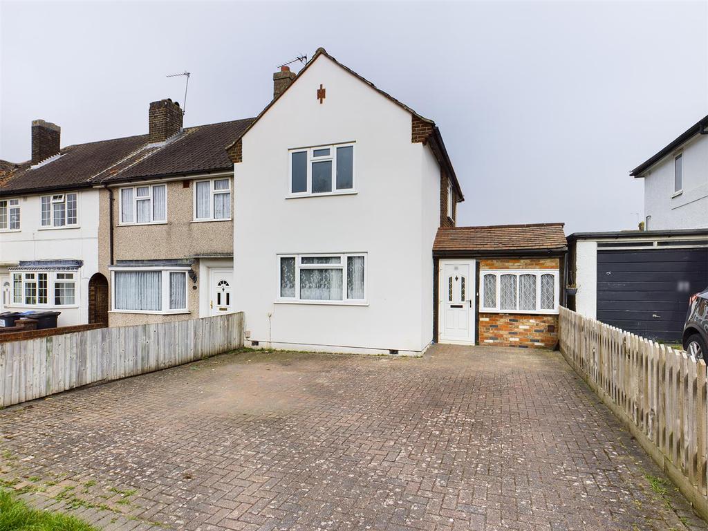 Parkway, New Addington, Croydon 2 bed semidetached house £400,000