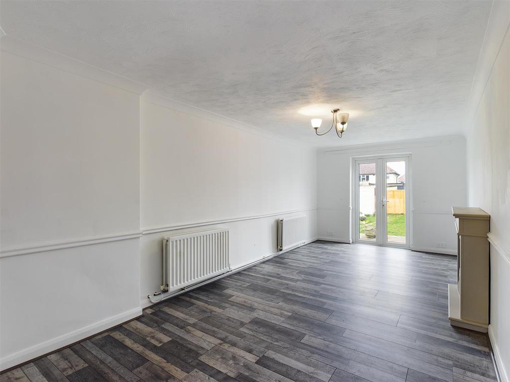 Parkway, New Addington, Croydon 2 bed semidetached house £400,000