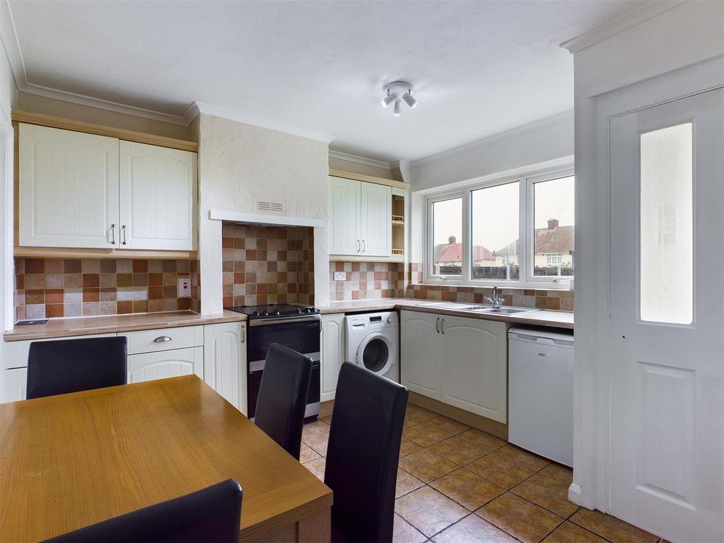 Parkway, New Addington, Croydon 2 bed semidetached house £400,000
