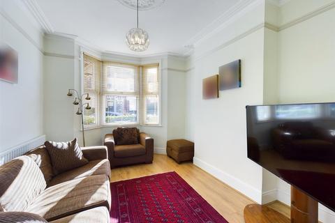 64 Dalmally Road, Croydon, CR0 6LS