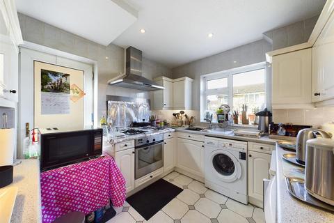 12 Lichfield Way, South Croydon, CR2 8SD