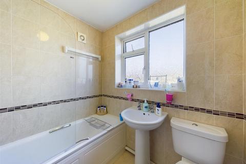 12 Lichfield Way, South Croydon, CR2 8SD