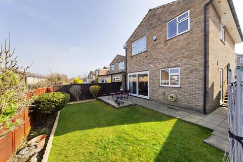12 Lichfield Way, South Croydon, CR2 8SD