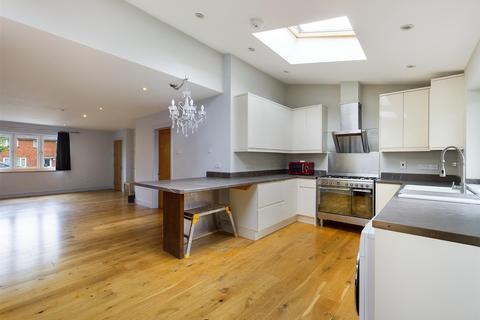 160 Dunley Drive, New Addington, Croydon, CR0 0RE