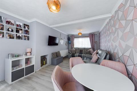 121 Headley Drive, New Addington, Croydon, CR0 0QL