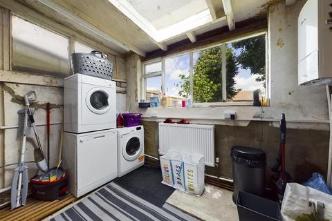 121 Headley Drive, New Addington, Croydon, CR0 0QL