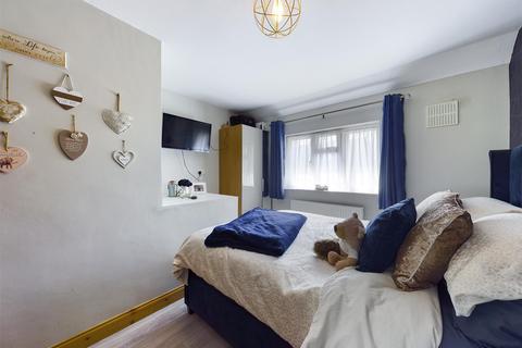 121 Headley Drive, New Addington, Croydon, CR0 0QL