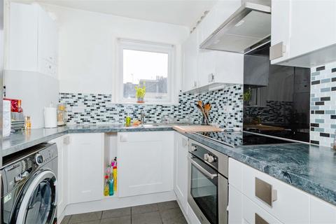 37a Queen Street, Worthing, BN14 7BL