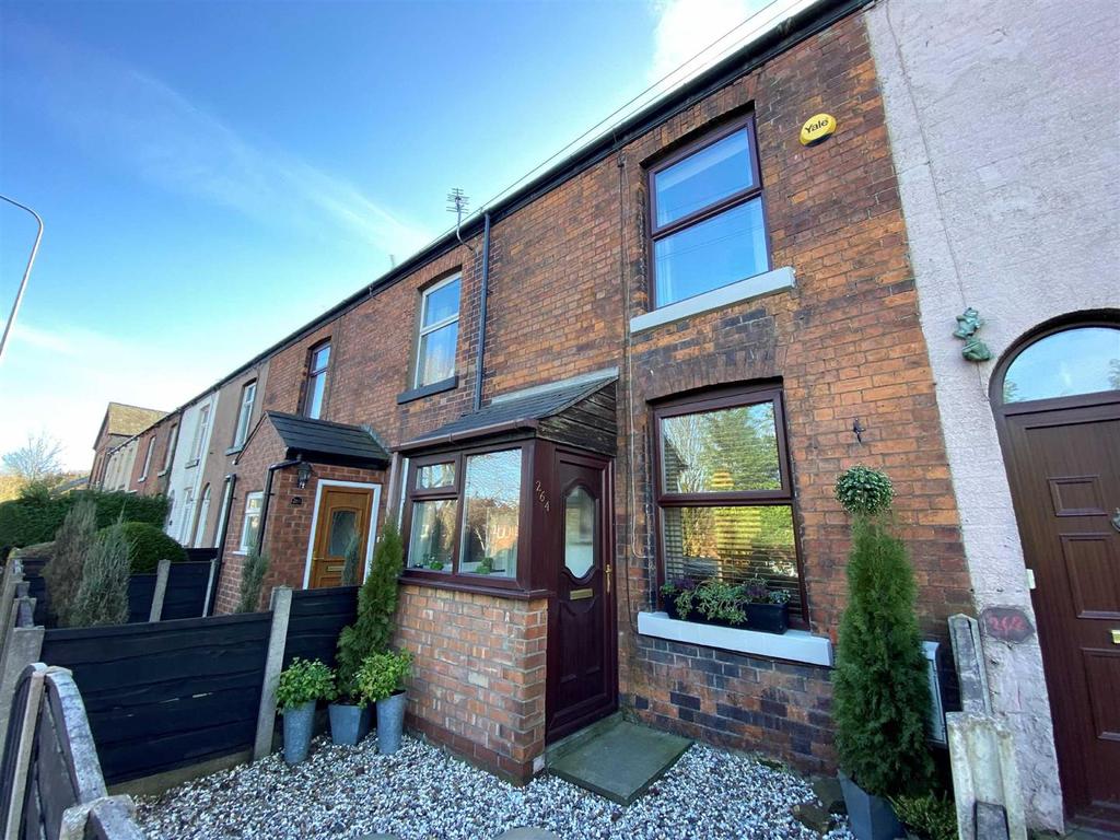 Buxton Road, Newtown Disley, Stockport 2 bed terraced house £795 pcm