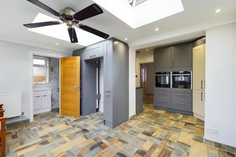 36 Parkway, New Addington, Croydon, CR0 0LA