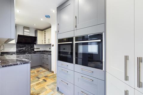 36 Parkway, New Addington, Croydon, CR0 0LA