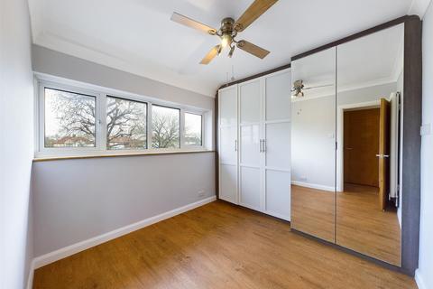 36 Parkway, New Addington, Croydon, CR0 0LA