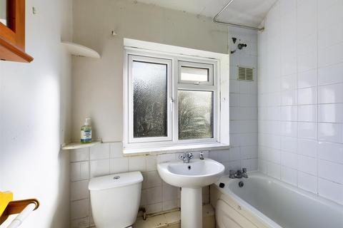 86 Foxearth Road, South Croydon, CR2 8EE