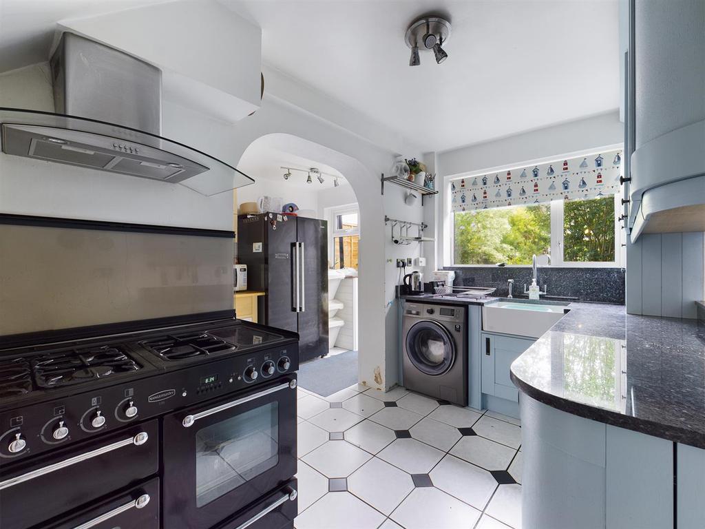 Parkway, New Addington, Croydon 3 bed semidetached house £425,000
