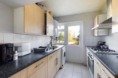 136 Benhurst Gardens, South Croydon, CR2 8NW