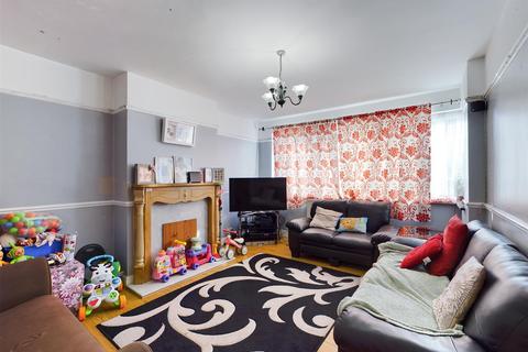 136 Benhurst Gardens, South Croydon, CR2 8NW