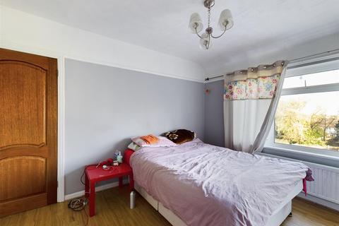 136 Benhurst Gardens, South Croydon, CR2 8NW