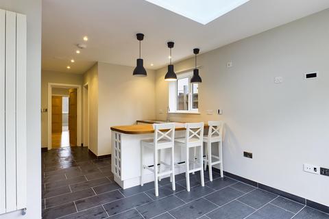 89 Beechwood Road, Caterham, CR3 6NF