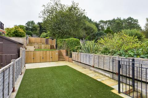 89 Beechwood Road, Caterham, CR3 6NF