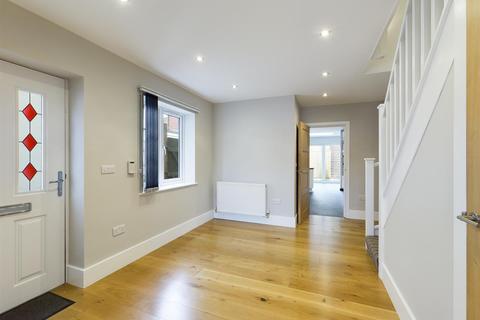89 Beechwood Road, Caterham, CR3 6NF