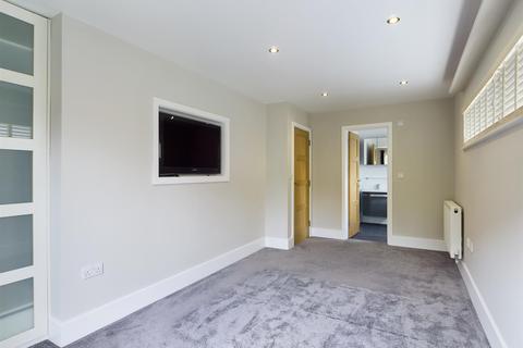 89 Beechwood Road, Caterham, CR3 6NF