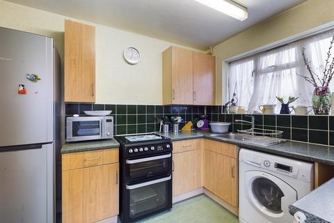 107 Arnhem Drive, New Addington, Croydon, CR0 0EF