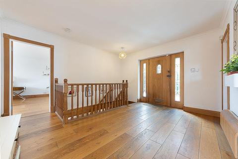 1b Riddlesdown Avenue, Purley, CR8 1JH
