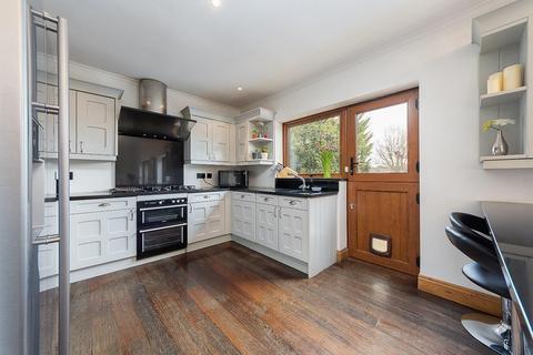 1b Riddlesdown Avenue, Purley, CR8 1JH