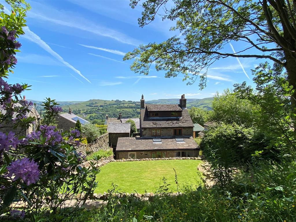 Stoneheads, Whaley Bridge, High Peak 3 bed detached house £500,000