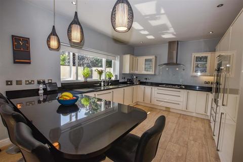 Jesern Beech Hill Road, Swanland, North Ferriby, HU14 3QY