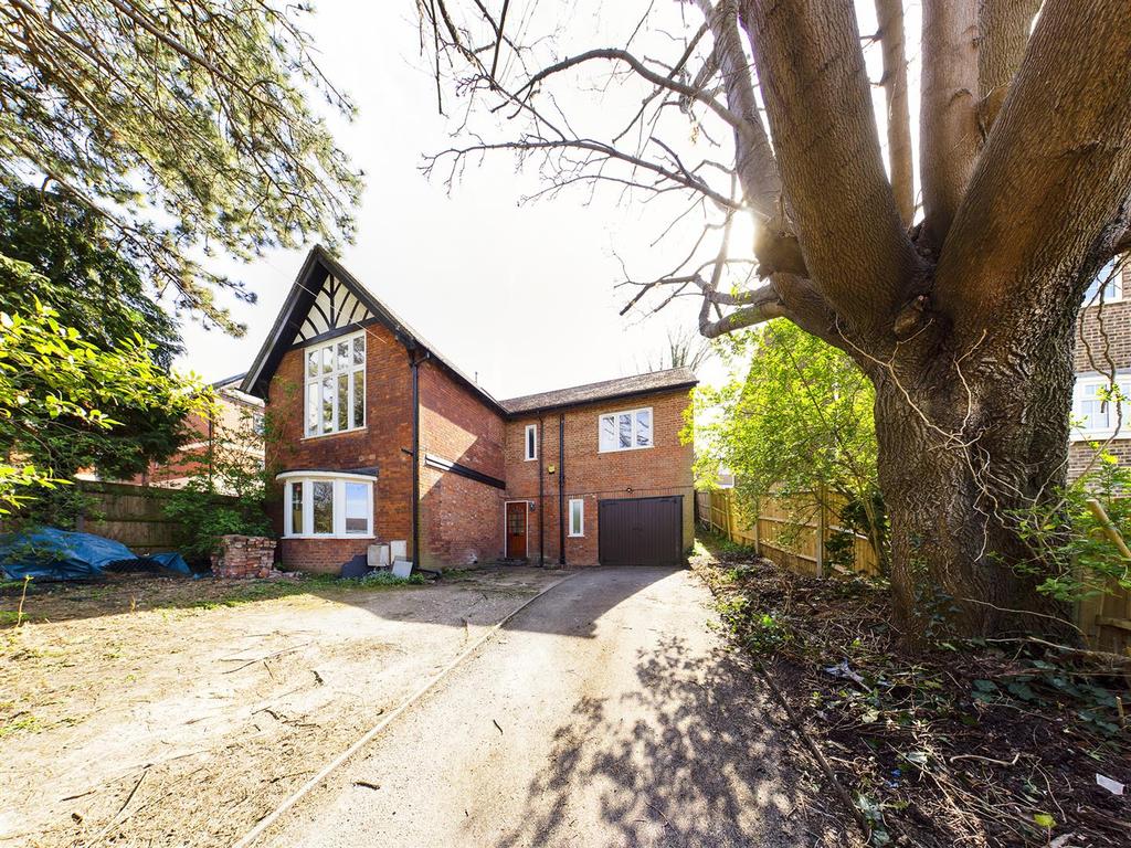 Warren Road, Purley 4 bed detached house £750,000