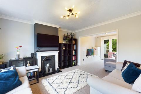 31 North Downs Road, New Addington, Croydon, CR0 0LE