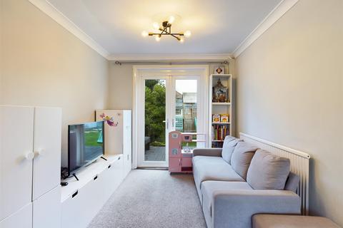 31 North Downs Road, New Addington, Croydon, CR0 0LE
