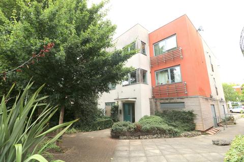 46 Netherheys Drive, South Croydon, CR2 6FG