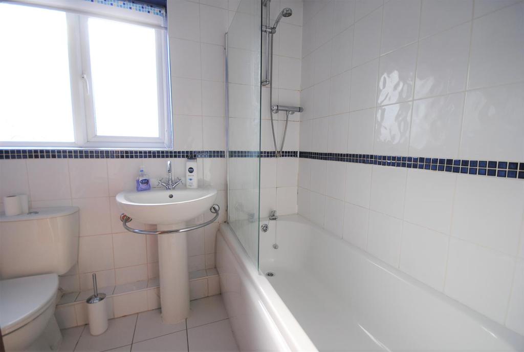 68 Strawberry Avenue BATHROOM.jpg