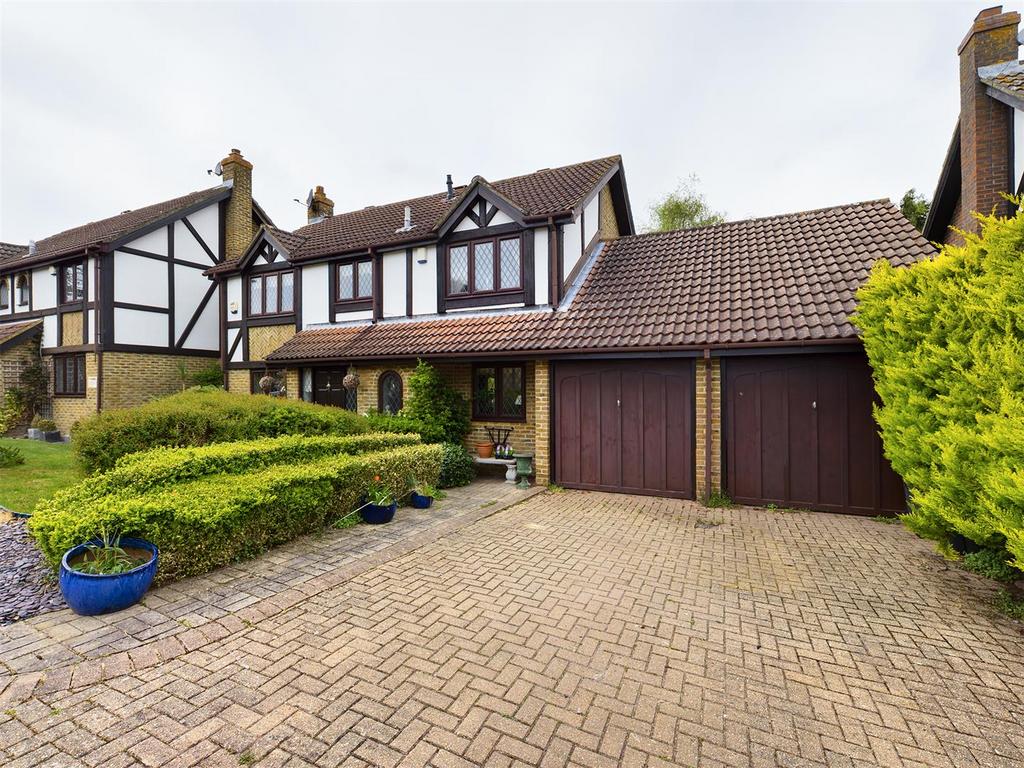 Silverwood Close, Croydon, Surrey 4 bed detached house for sale £700,000