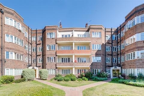 243 Chiswick Village, London, W4 3DF