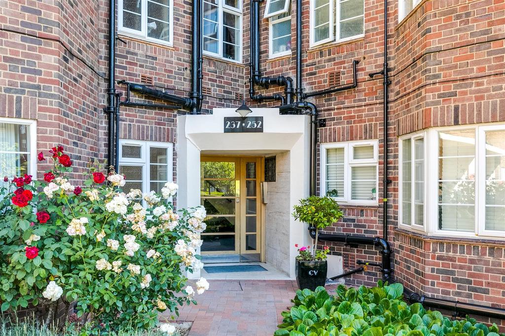243 Chiswick Village-13.jpg