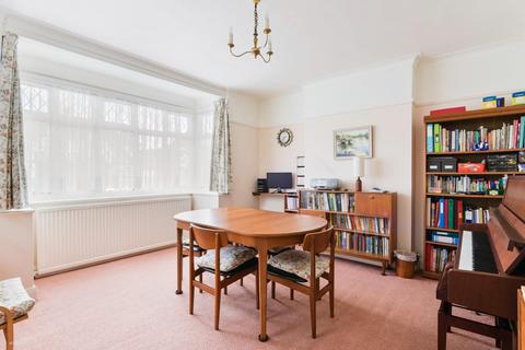 61 Bradstock Road, Epsom, KT17 2LE