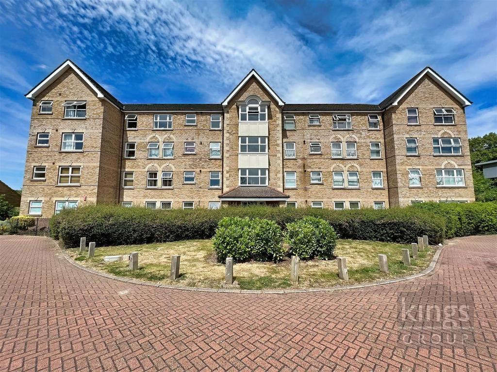 Cobham Close, Enfield 2 bed apartment for sale £290,000