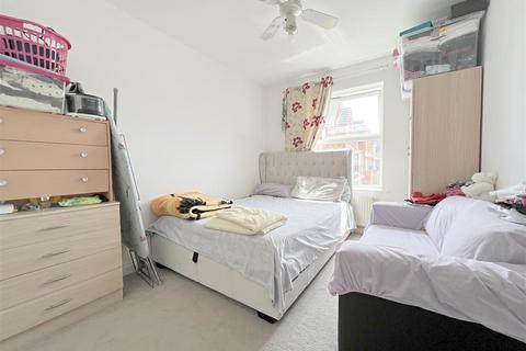54 Cobham Close, Enfield, EN1 3SU