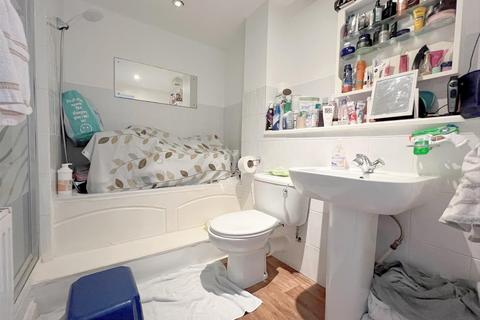54 Cobham Close, Enfield, EN1 3SU