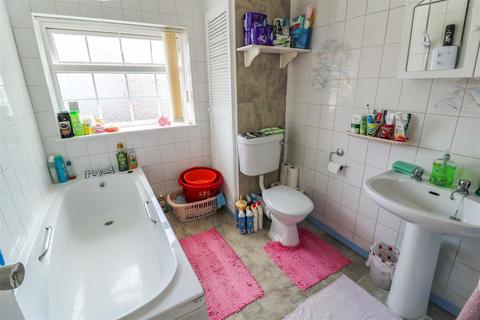 55 Latton Green, Harlow, CM18 7ES