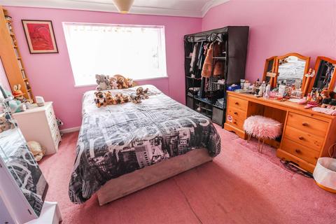 55 Latton Green, Harlow, CM18 7ES
